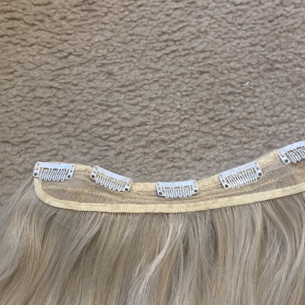 Full head extensions. - Picture 2 of 3